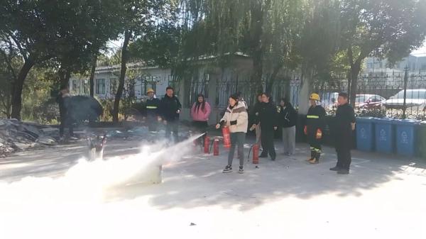 市科创中心组织开展园区企业消防培训练实战